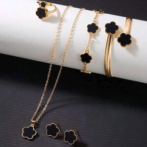 Chic Black and Gold Floral Necklace Set